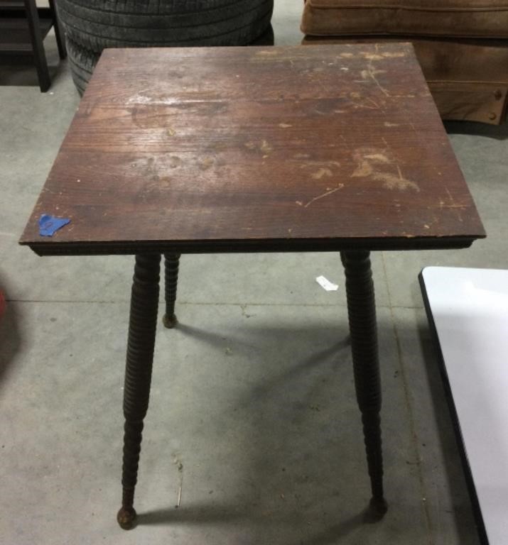 Particle board table 23x23x28.5