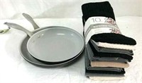 2 Green Pans and 10 Microfiber Kitchen Towels