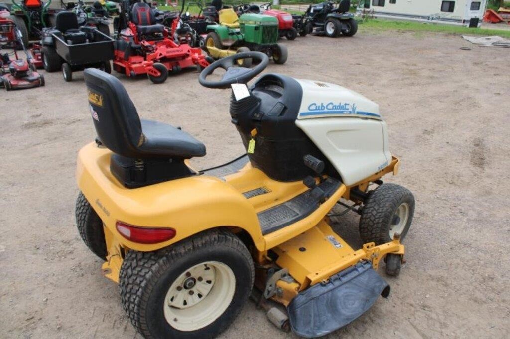 Cub Cadet Series 3000 Riding Lawn Mower