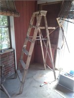 Wood step ladder - 6'