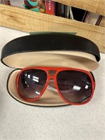 GUCCI DESIGNER SUNGLASSES NOTE