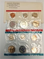 OF) UNC 1969 US mint set with silver half dollar