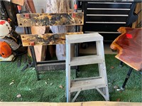 Lot of stepladder and small workbench
