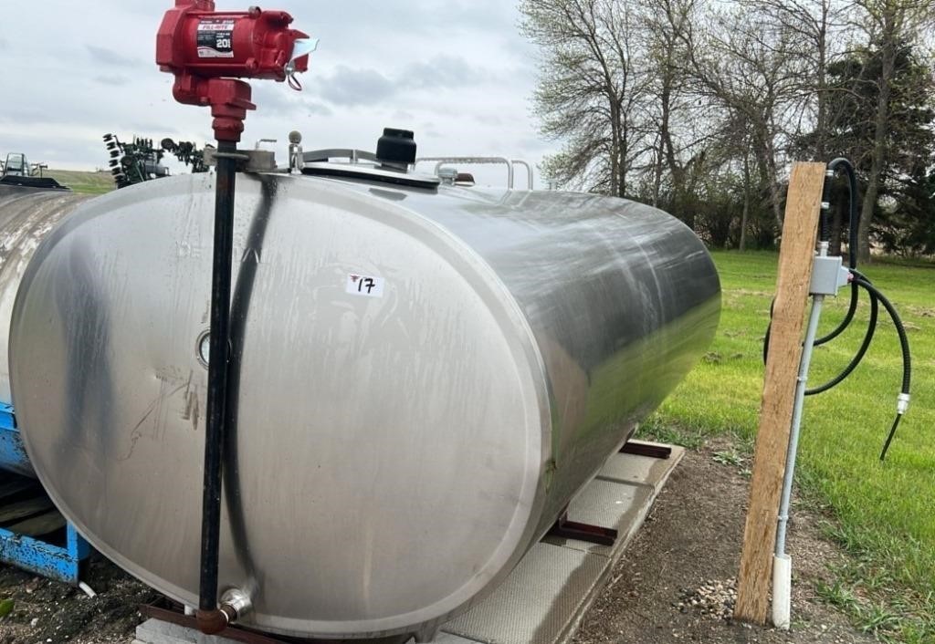Approx. 1000 US Gallons Stainless Steel Milk Tank