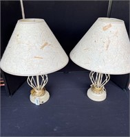 Matching table lamps.