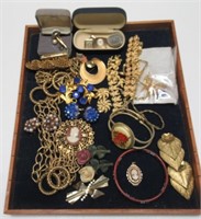 VINTAGE COSTUME JEWELRY LOT INCLUDES