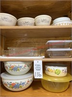Kitchen Items- set of nesting pyrex bowls w/