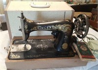 Singer sewing machine portable G37 98937