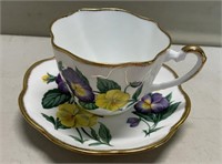 PRETTY GOLD TRIMMED TEA CUP AND SAUCER