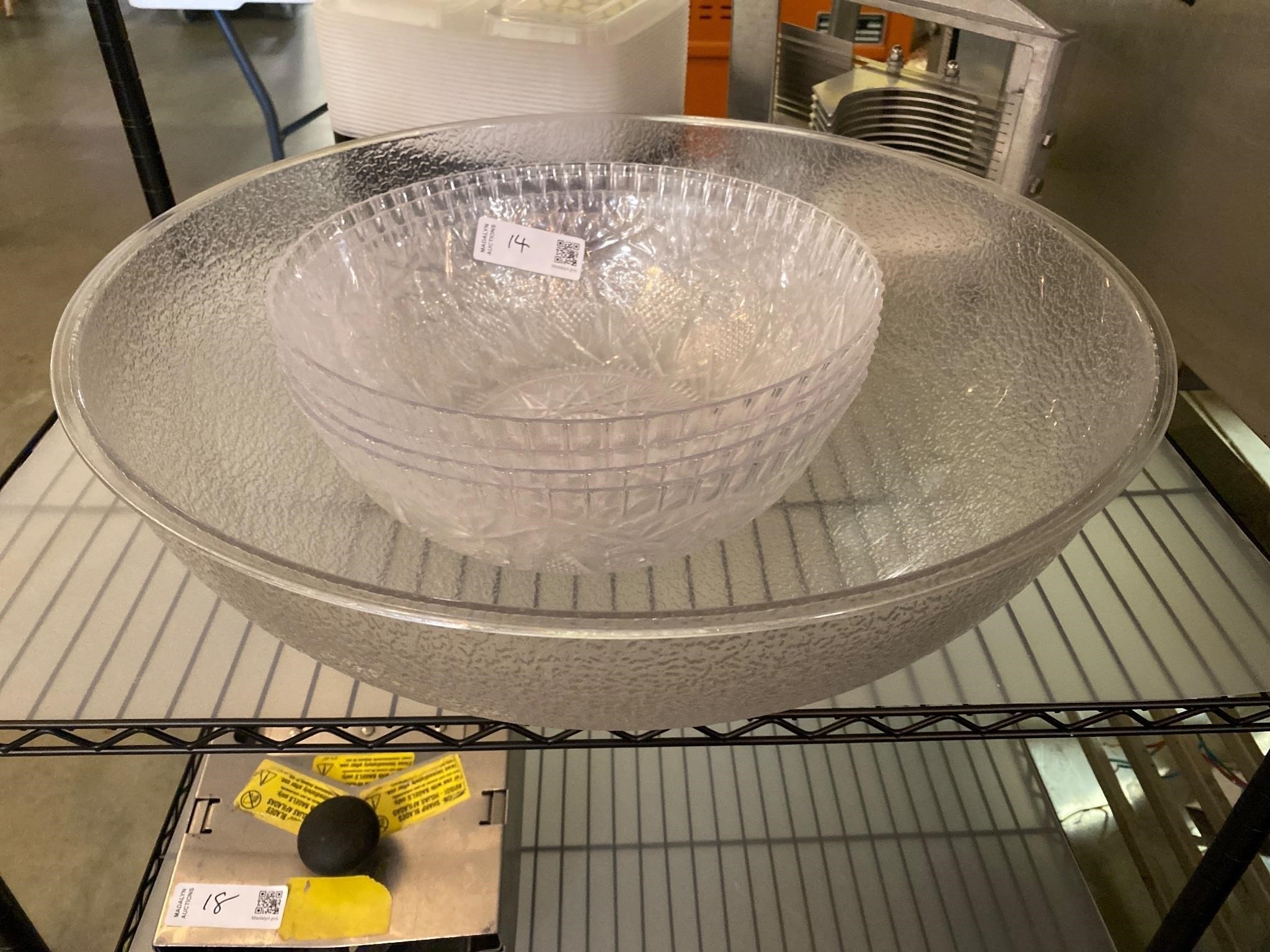 5 Plastic Salad Bowls