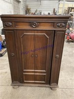 VICTROLA IN CABINET, UNTESTED