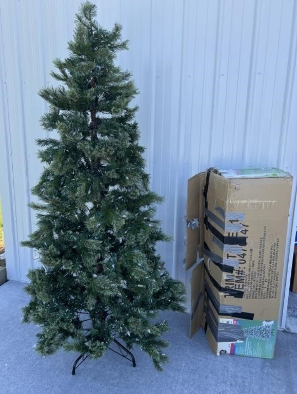 Working 7 foot pre-lit Christmas tree