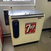 7 UP POP COOLER IN WORKING CONDITION