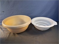 Plastic mixing bowl and strainer