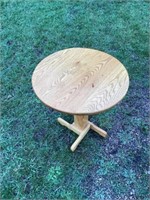 Round oak in table 20 inch diameter
