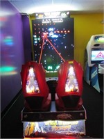 SPACE INVADERS FRENZY BY RAW THRILLS, 2 PLAYER