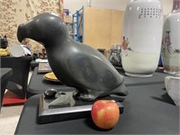 LARGE UNSIGNED INUIT PUFFIN SOAPSTONE CARVING