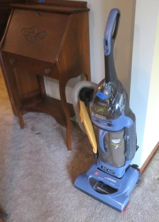 Hoover Windtunnel vacuum sweeper