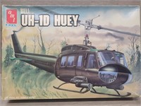 AMT Ertl Bell UH-1D Huey Helicopter Model Kit 1/72