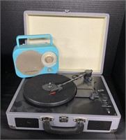 Vintage Studebaker Radio, iLive Record Player.