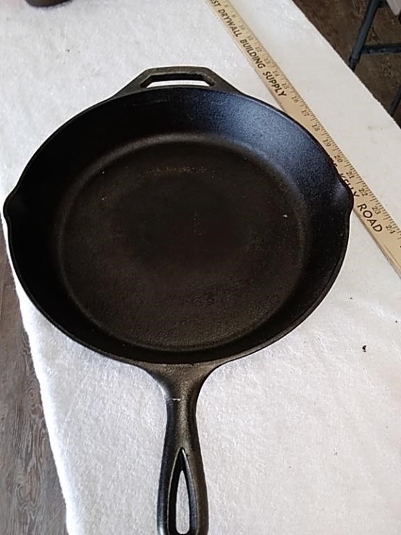 10 inch Lodge cast iron skillet