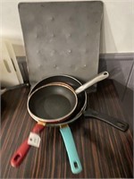 3 Colored Skillets