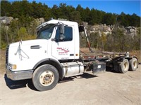 (MCW) OUT OF AUCTION 2007 VOLVO T/A ROLL-OFF TRUCK