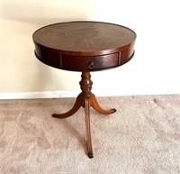 ROUND VINTAGE ACCENT TABLE W/ DRAWER