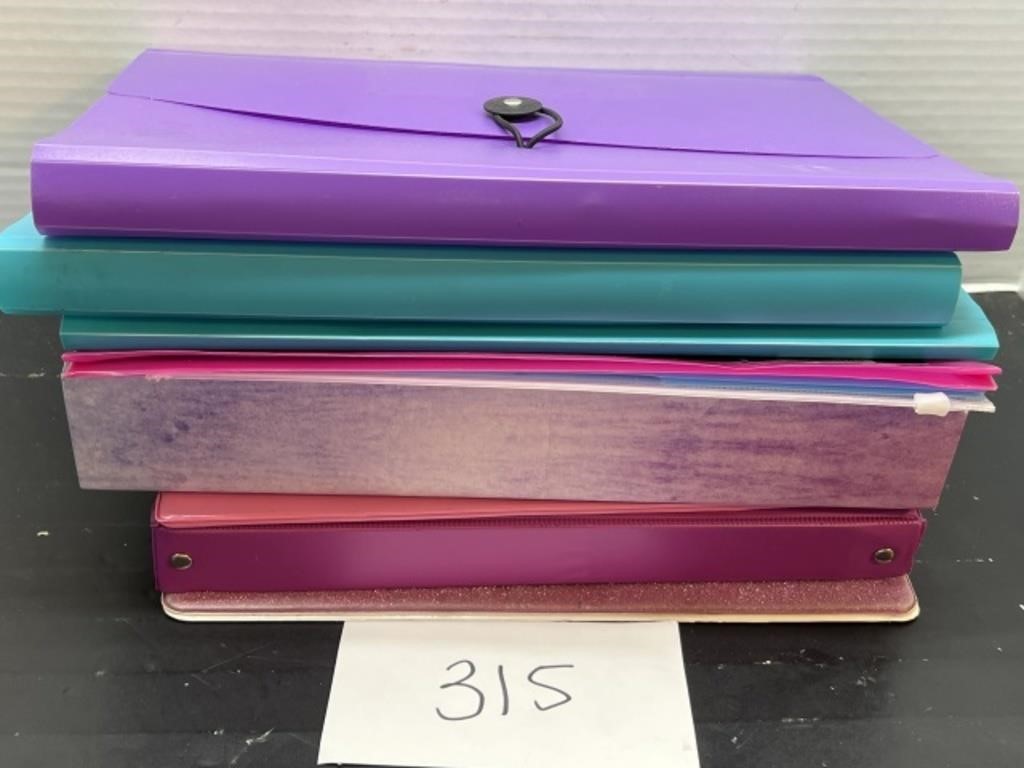 Mixed office / school supply lot; binders & more