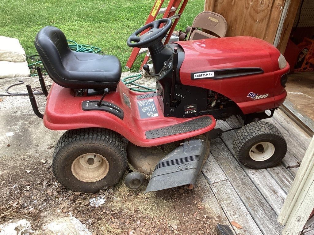 Craftsman DLT 3000 Riding Lawn Mower with Baggers