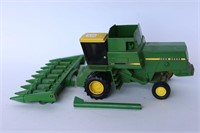 JOHN DEERE TURBO COMBINE WITH CORN HEAD ERTL 1/16