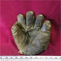 D&M Baseball Glove (Antique)