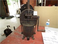 ENTERPRISE 2 QT. LARD PRESS W/ PLATE