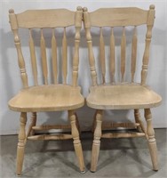 (AO) 2 wooden Chairs. Bidding 1x the quantity.