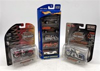 Hotwheels H-D Gift Pack Cars & (2) Motorcycle Die-