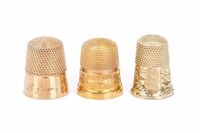 THREE ANTIQUE GOLD THIMBLES, 14.9g