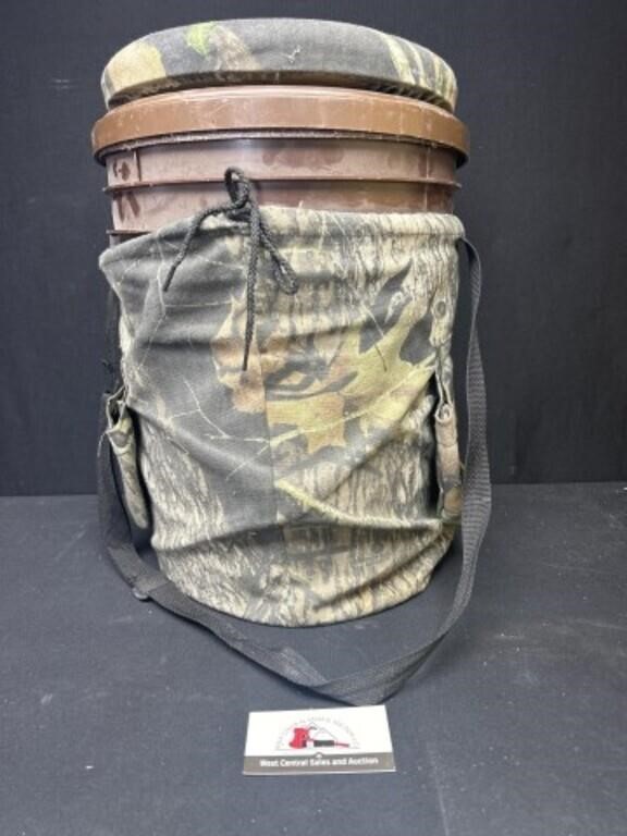 Camo hunting seat/ bucket