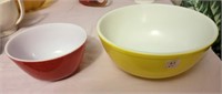 7" RED AND 10 1/2" YELLOW PYREX MIXING BOWLS
