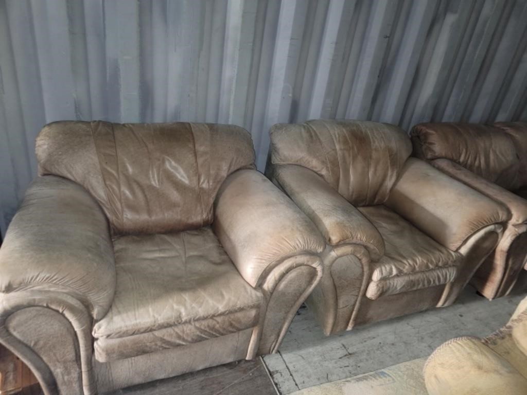 2 Leather Louge Chairs