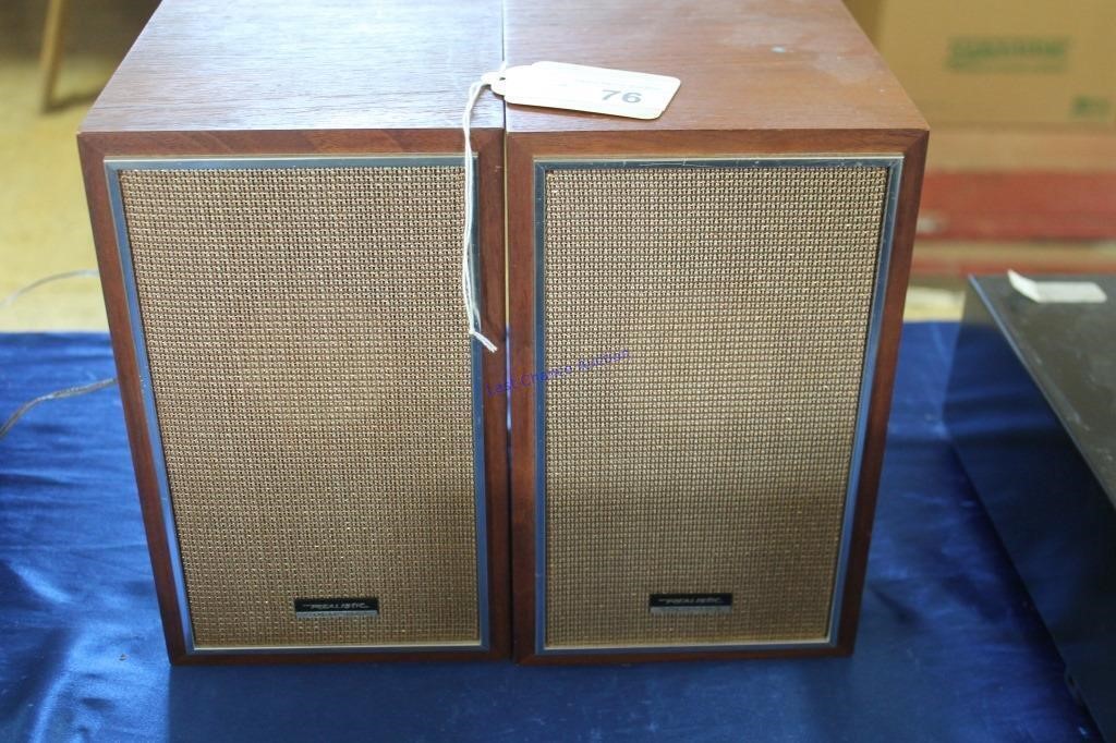 Pair of Realistic Solo-103 Bookshelf Speakers