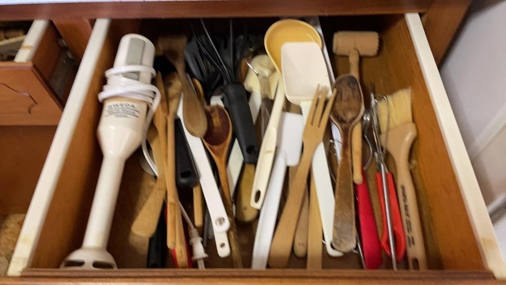 Utensils - drawer lot & Sweda multi blend