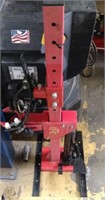 Strut spring compressor hydraulic