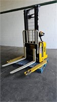YALE STAND BEHIND ELECTRIC PALLET LIFTER W KEY