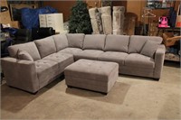 New Thomasville 3 Pc Sectional with 2 pillows. 97"