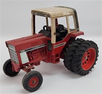 1/16 Ertl International 1586 Tractor With Cab &