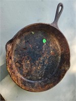 vnt. cast iron frying pan