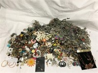 Qty of Costume Jewelry Pieces; Bracelets, Earrings