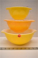 Pyrex 441, 442 & 443 Daisy Cinderella bowls (441
