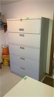 Metal filing cabinet, w/key 42x19x67