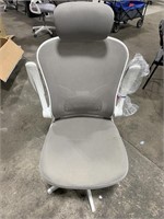 ERGONOMIC OFFICE CHAIR USED MISSING WHEELS